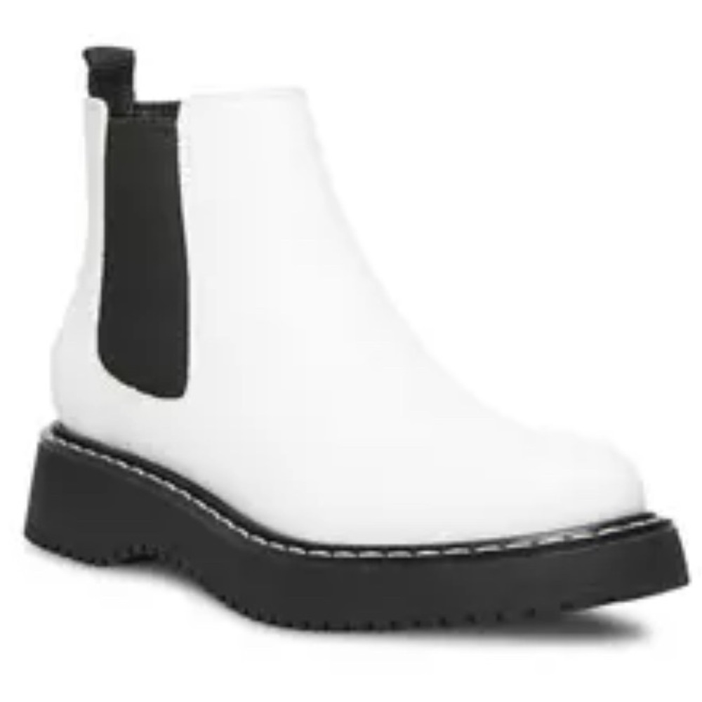 Madden Girl Kweenn white Chelsea lug boots 8.5M